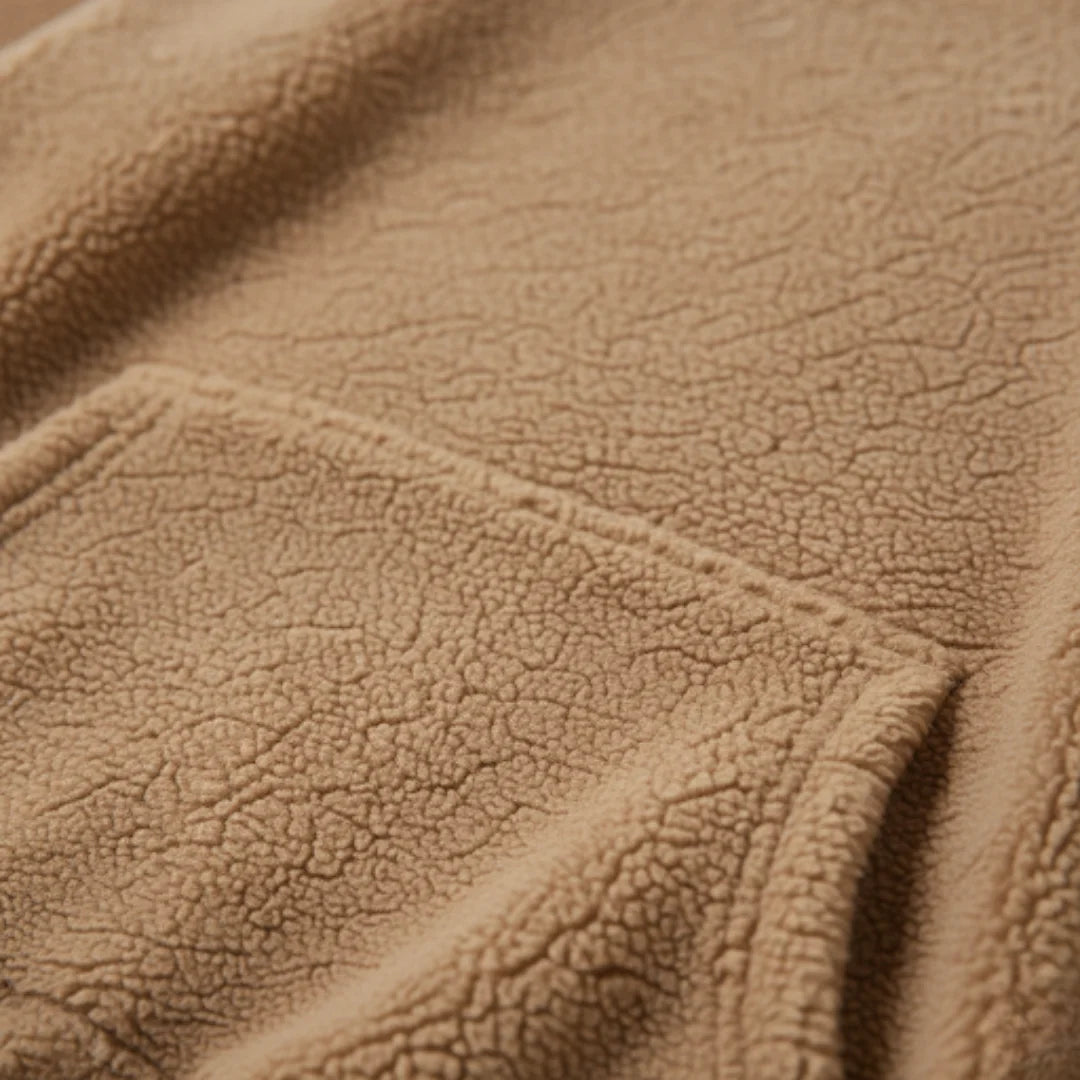 Unserer Liora Hoodies werden aus feinstem und nachhaltigem Lamm Samt hergestellt