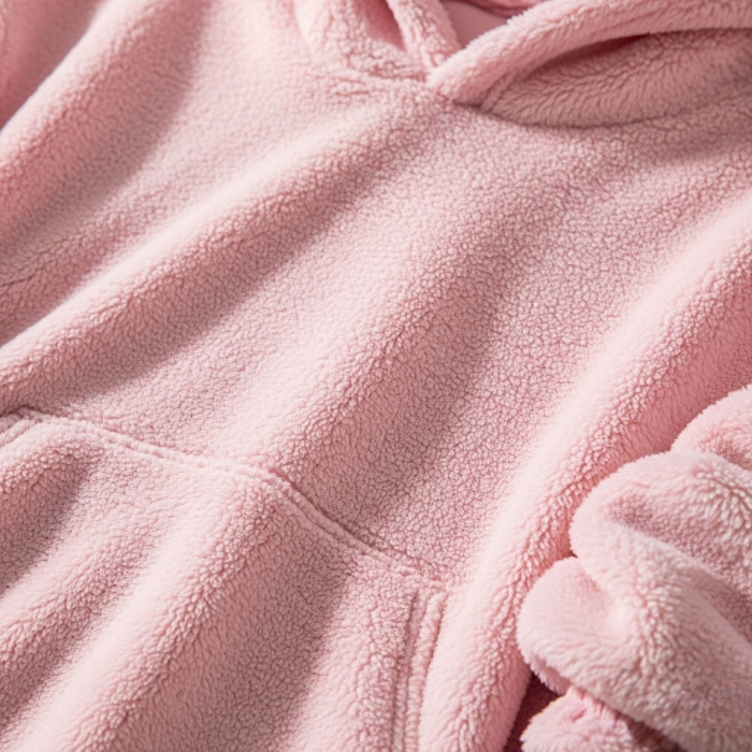 Unsere Liora Hoodies werden aus feinstem und nachhaltigem Lamm Samt hergestellt